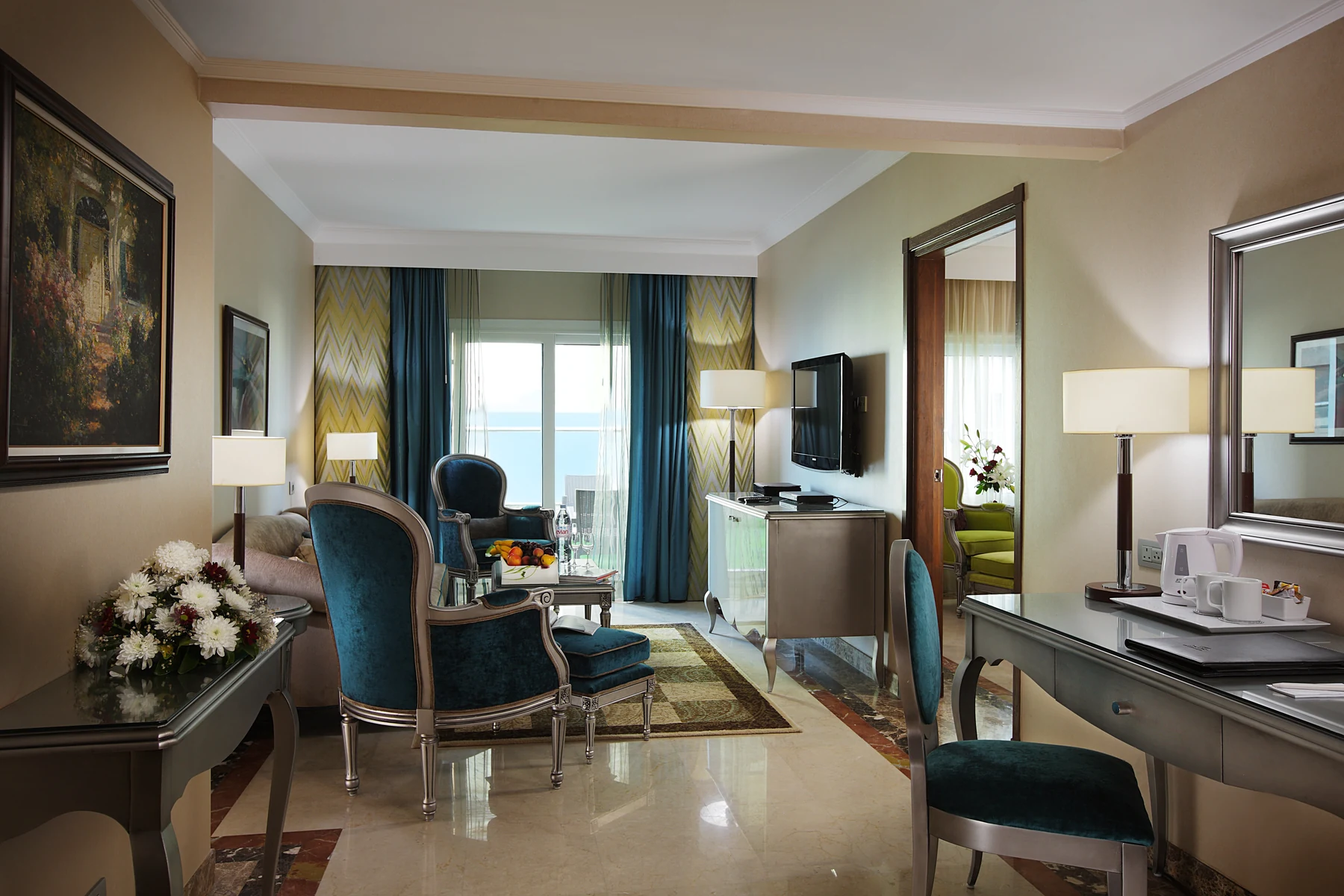 Hilton Alexandria · Suite living area · photograph
