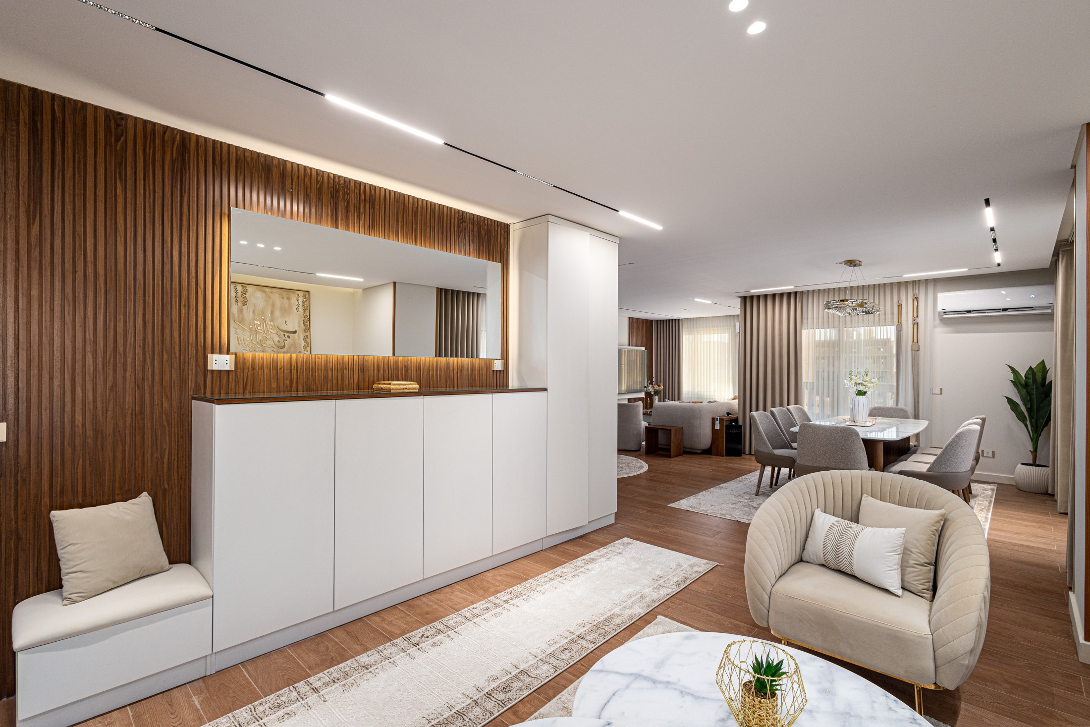 Kanarya Apartment — entrance and joinery