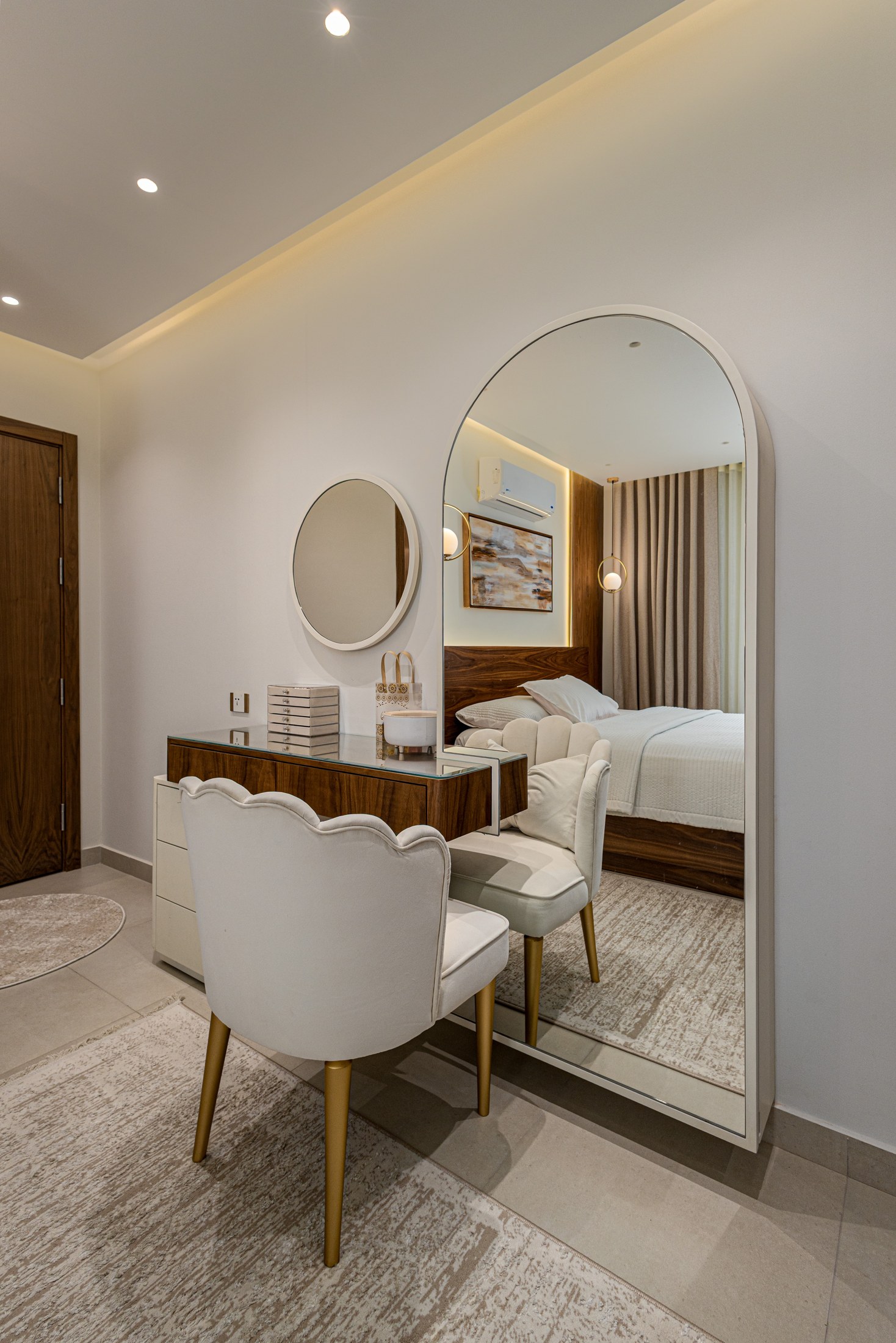 Kanarya Apartment — dressing and bedroom