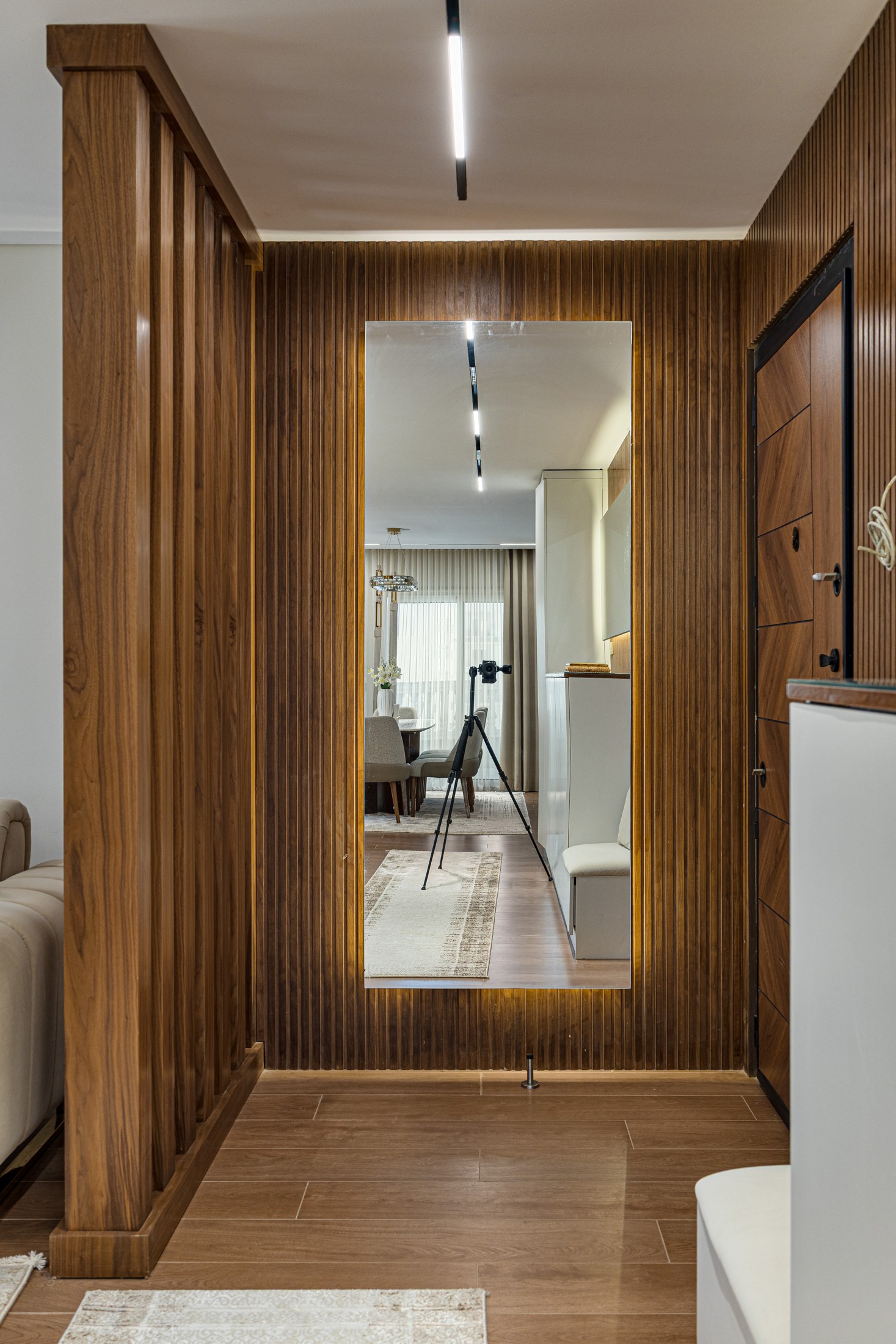 Kanarya Apartment — threshold and circulation